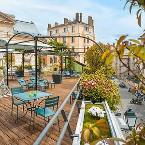 College Hotell